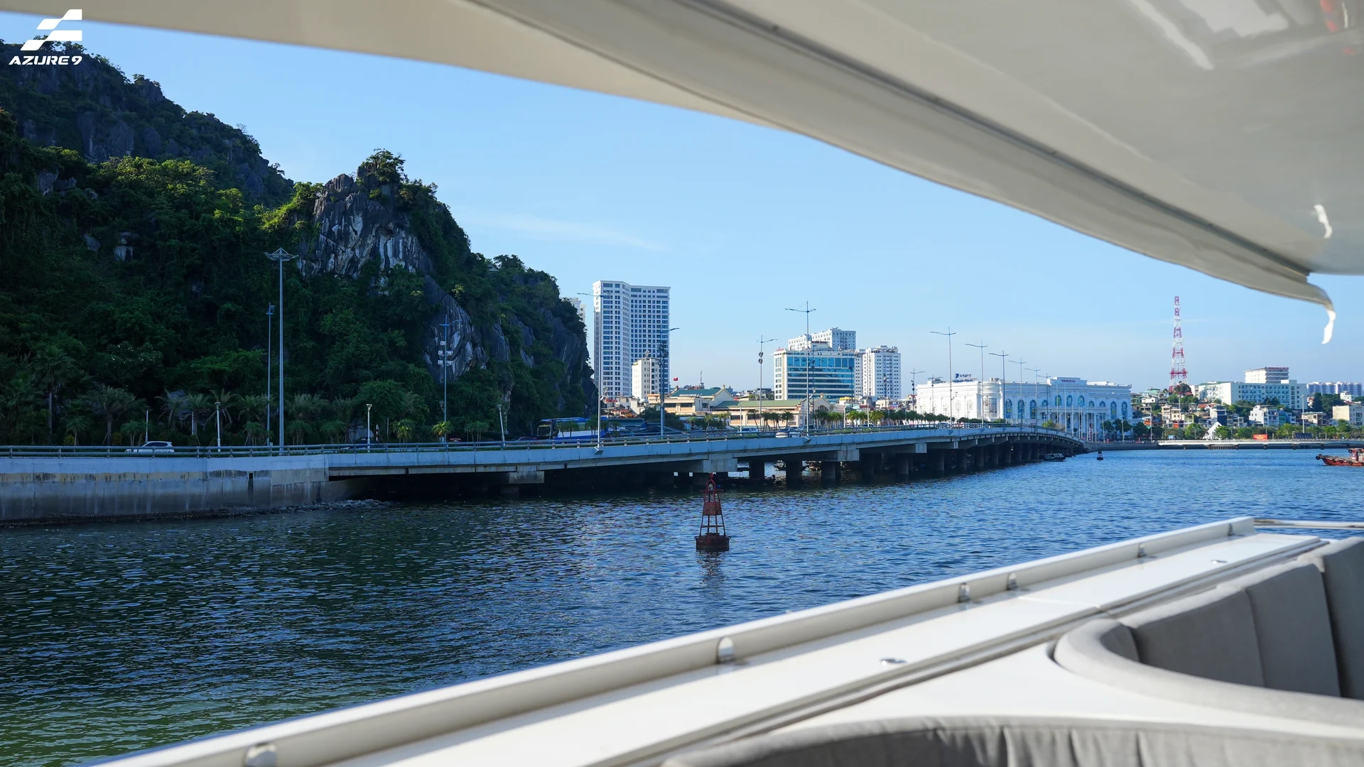 Day tour | Enjoy the morning sightseeing in Ha Long Bay with Azure9 Yacht